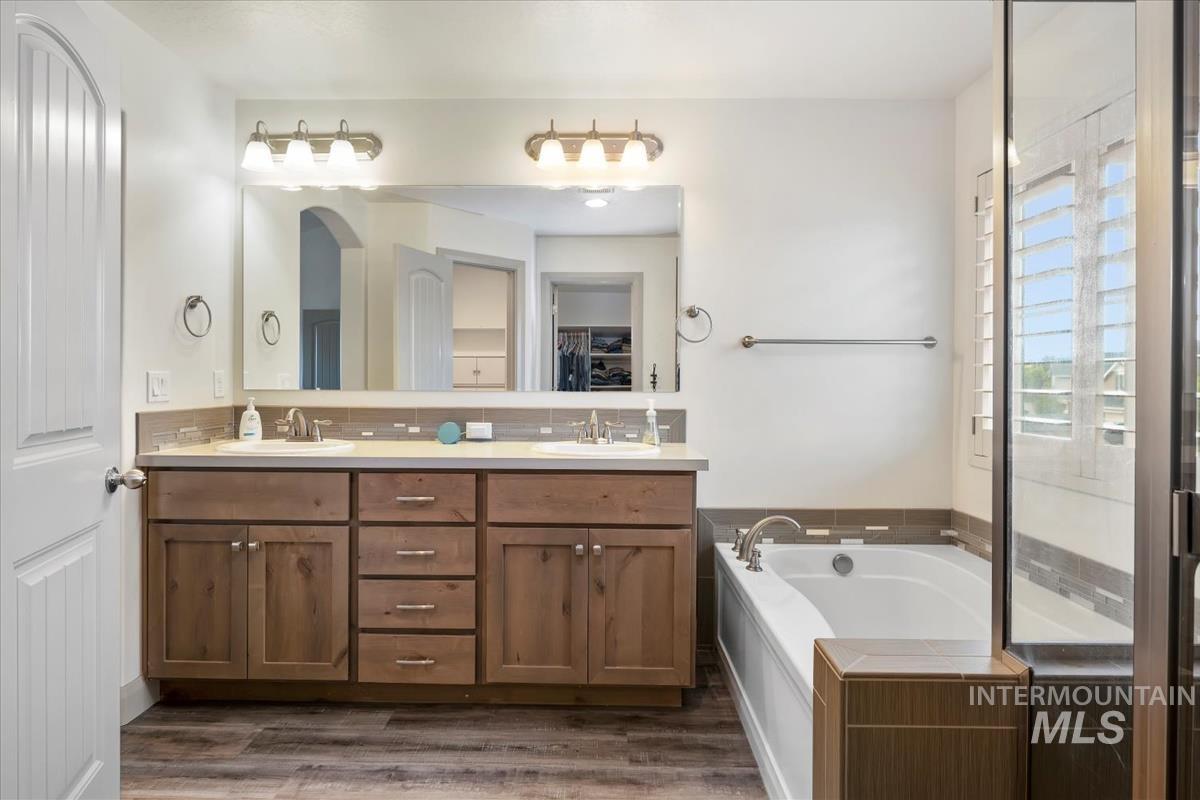 9472 S Rock Cliffs Way