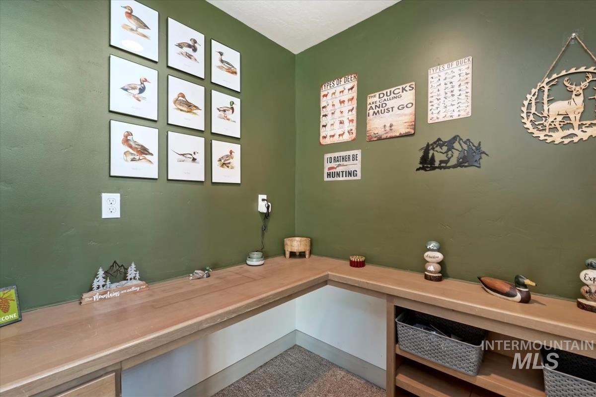 9472 S Rock Cliffs Way