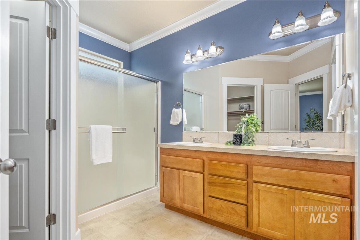 2371 E Powder River St