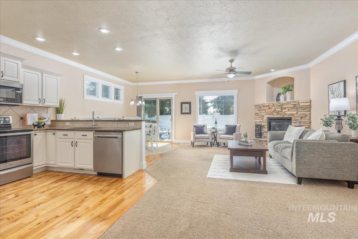 2371 E Powder River St