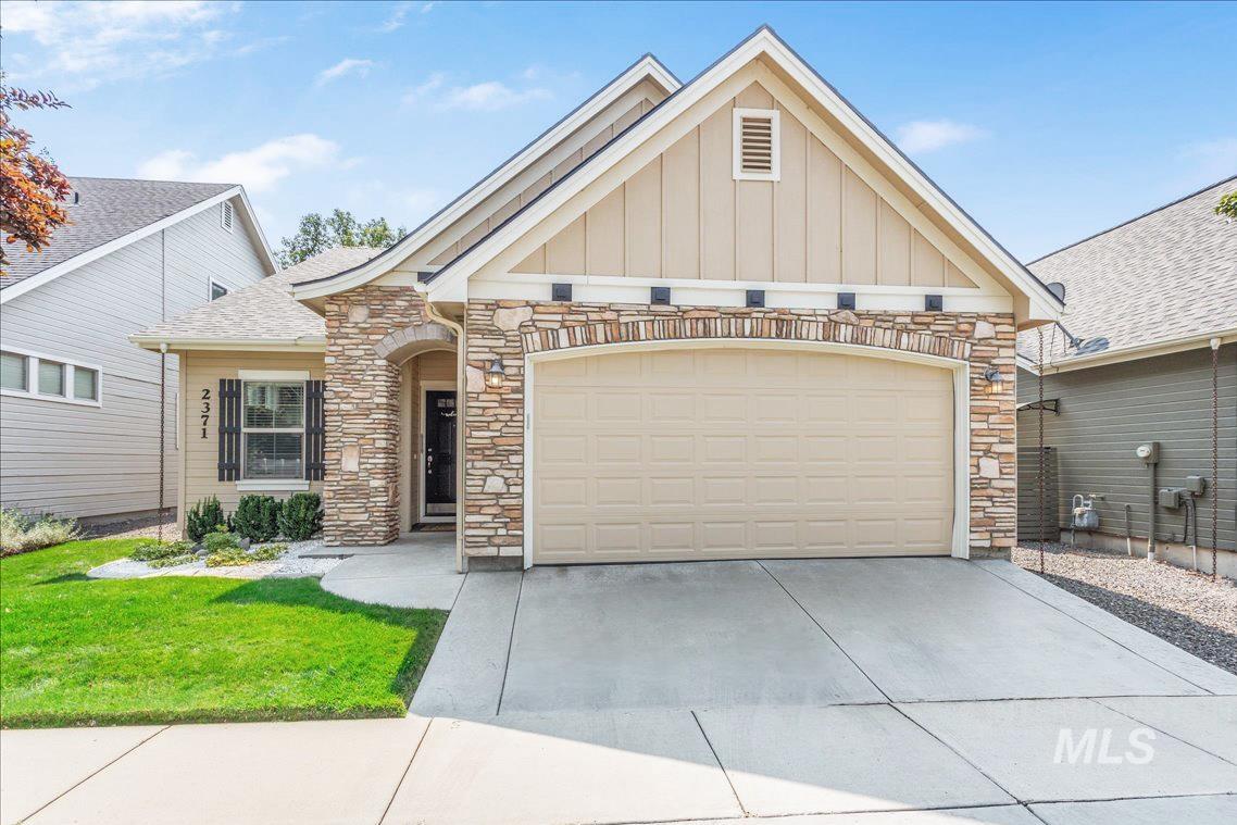 2371 E Powder River St