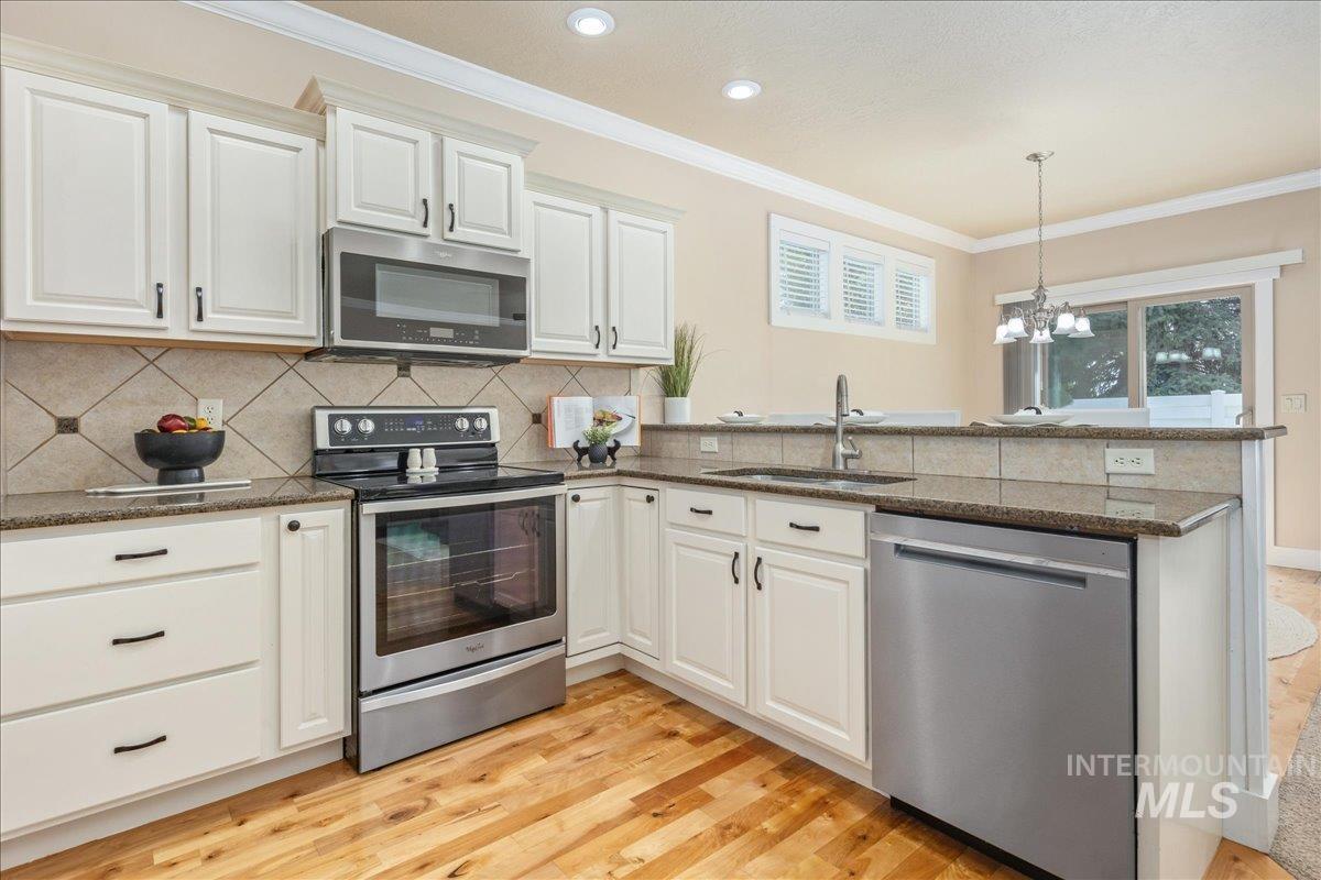 2371 E Powder River St