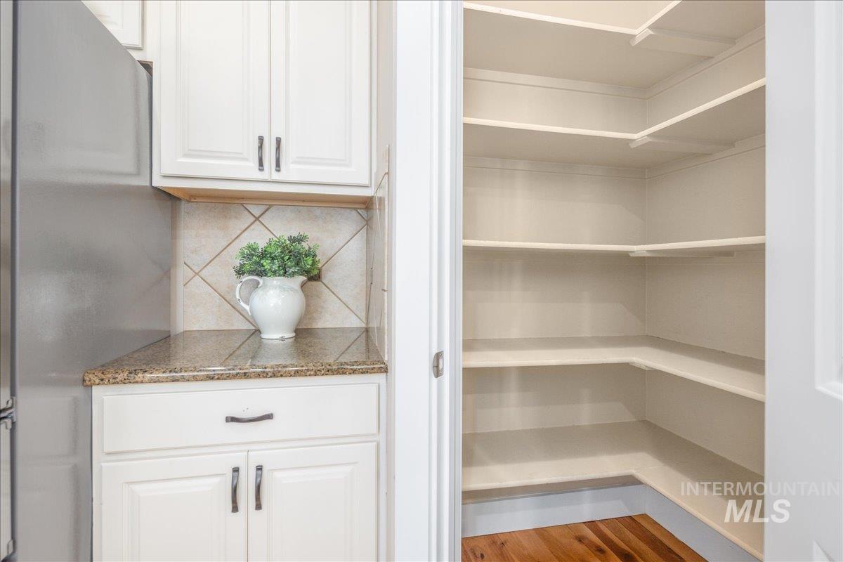 2371 E Powder River St