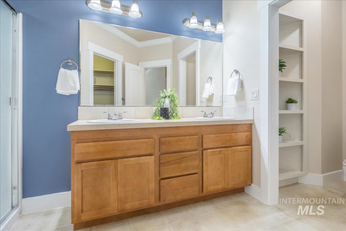 2371 E Powder River St