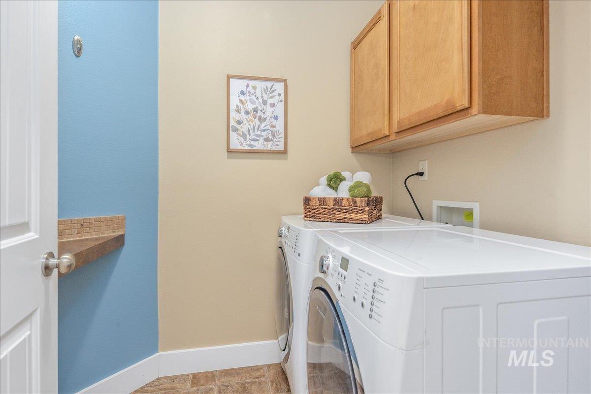 2371 E Powder River St