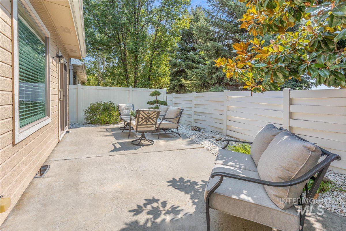 2371 E Powder River St