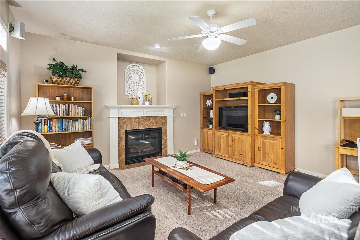 177 E Knoll Ct