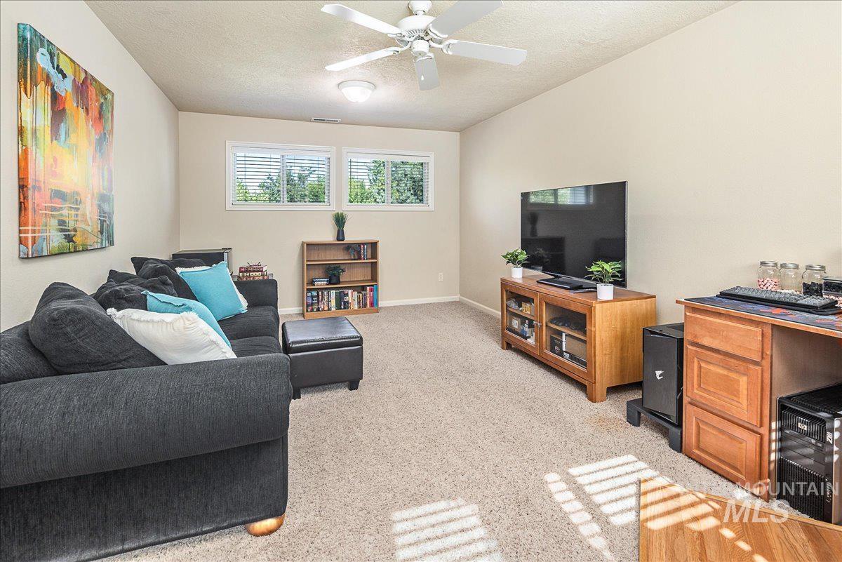 177 E Knoll Ct