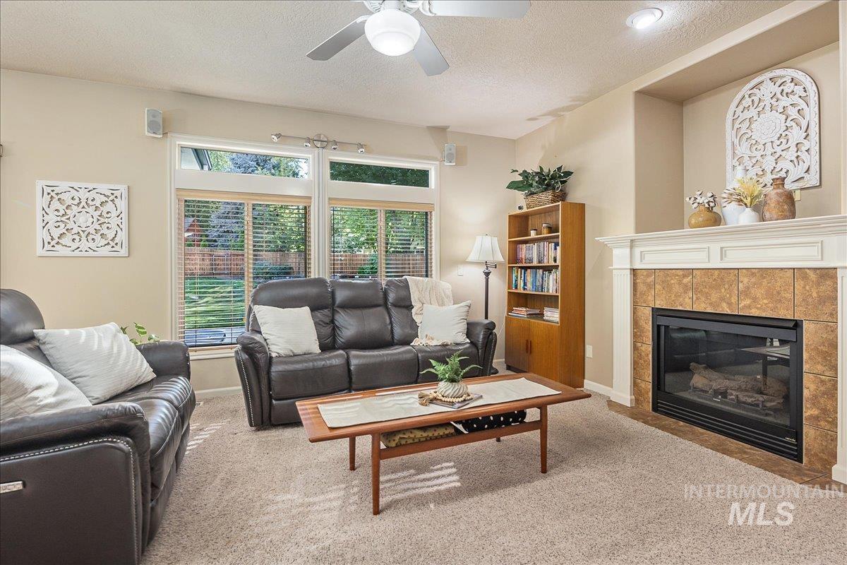 177 E Knoll Ct