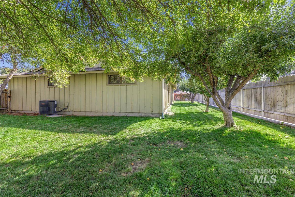 4367 N Creswell Way