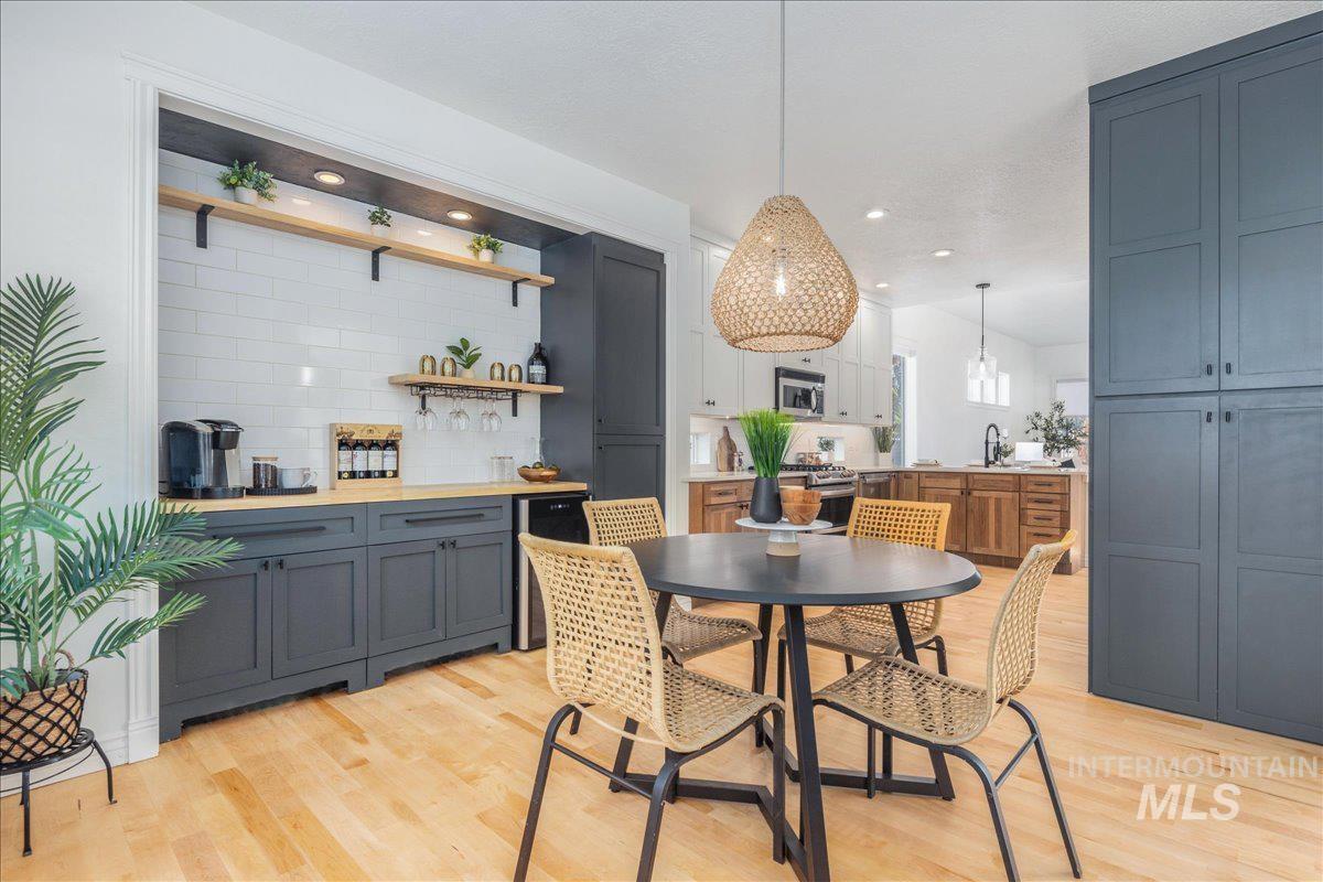 216 N Story Book Way