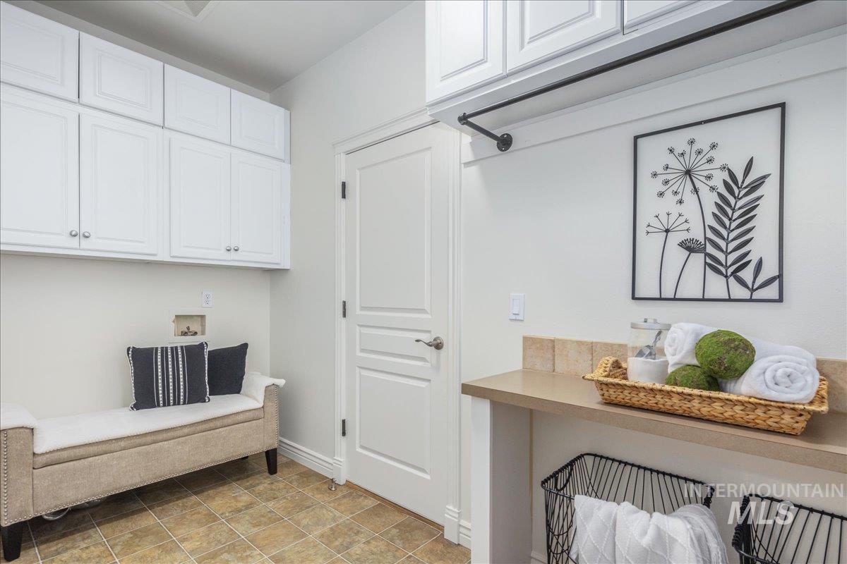 216 N Story Book Way