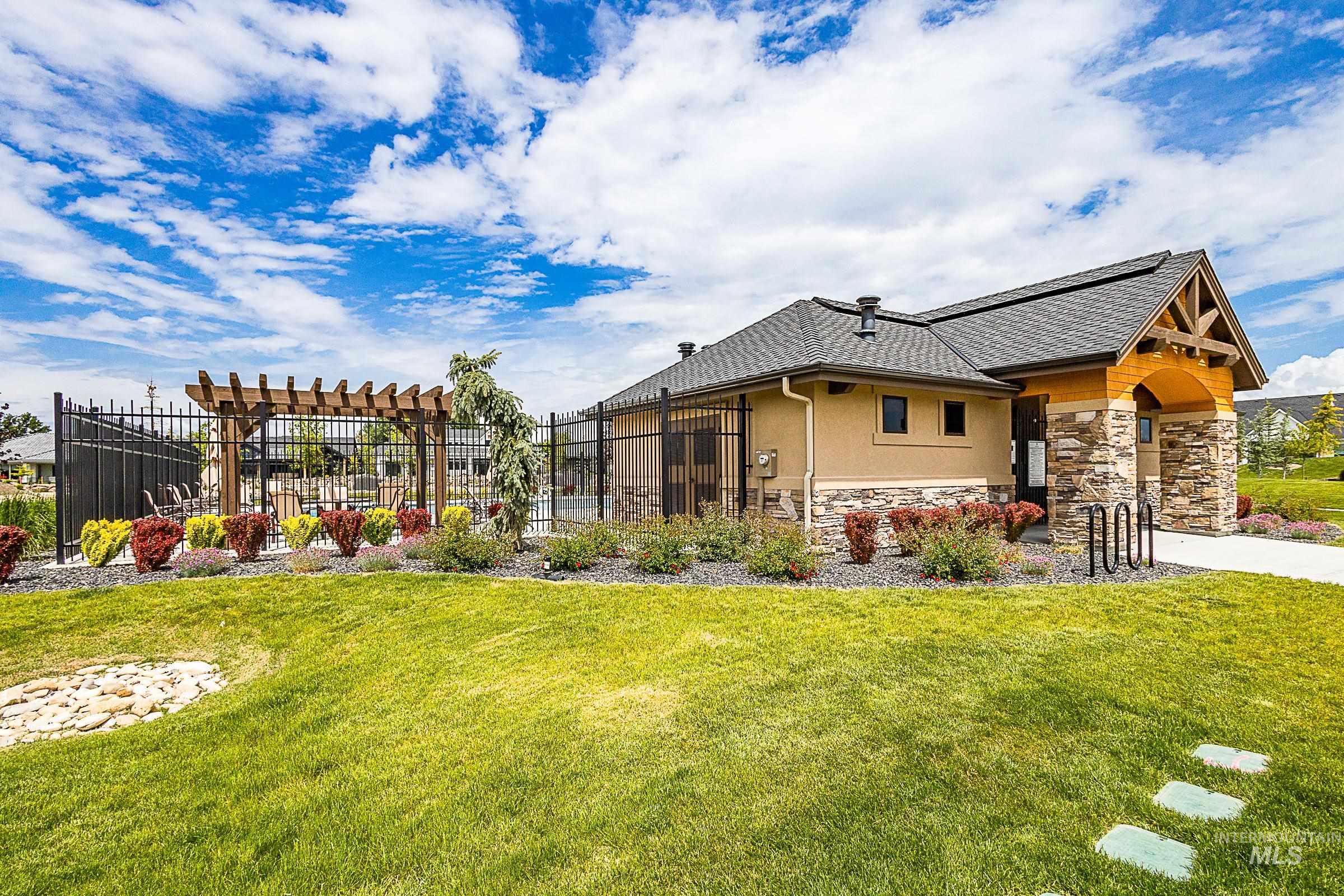 1127 N World Cup Ln