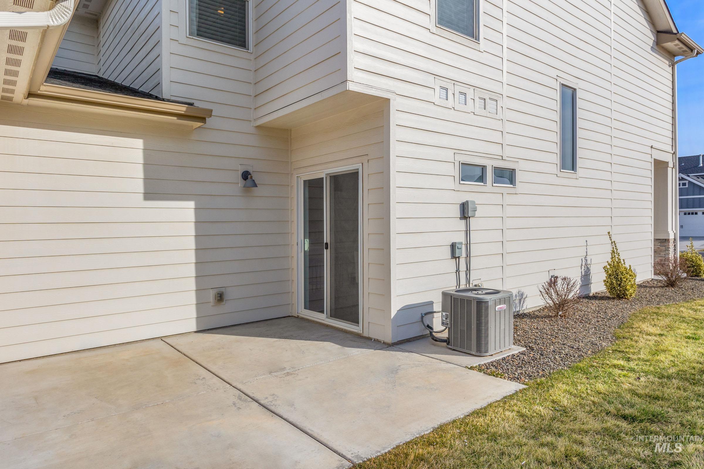 1127 N World Cup Ln