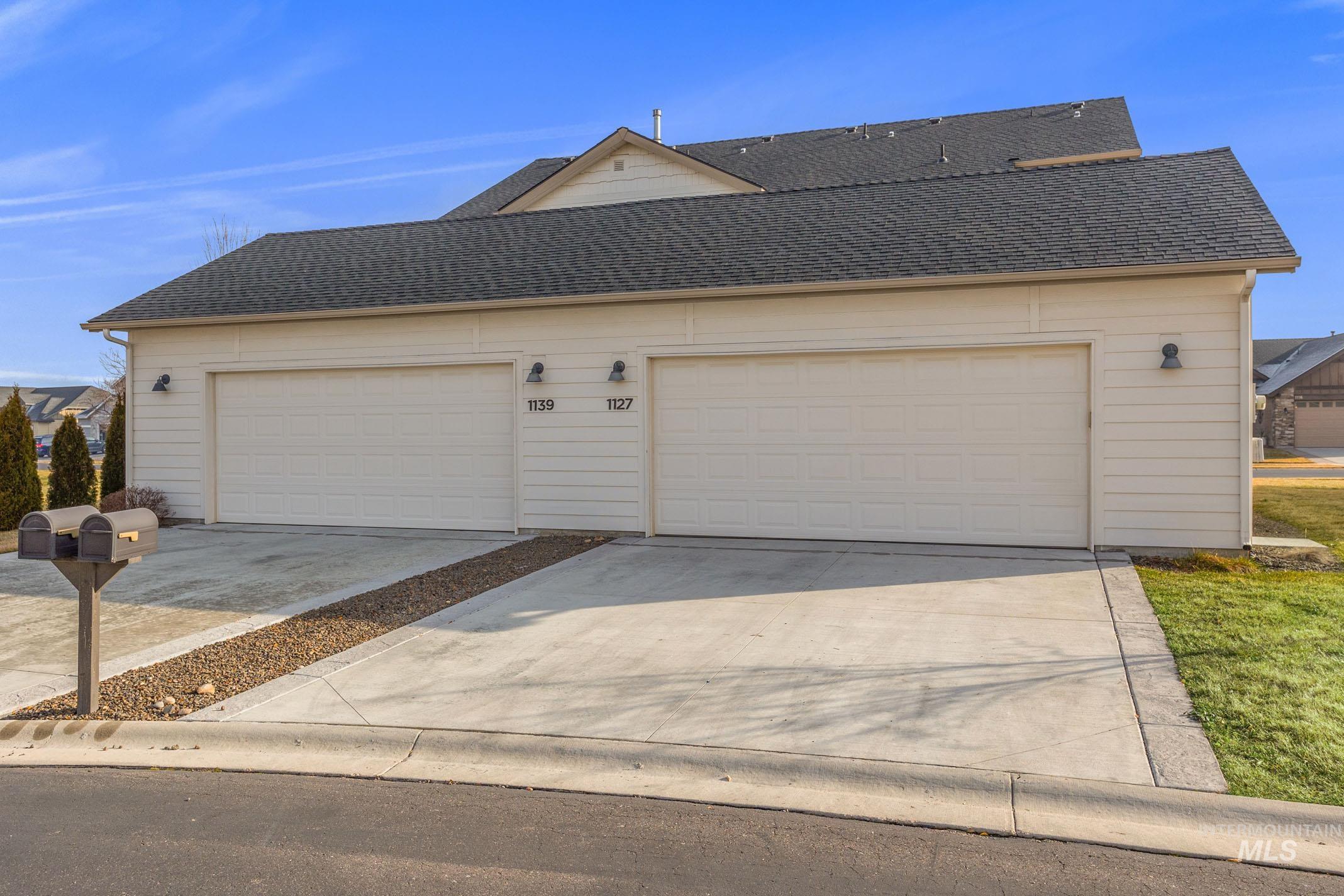 1127 N World Cup Ln