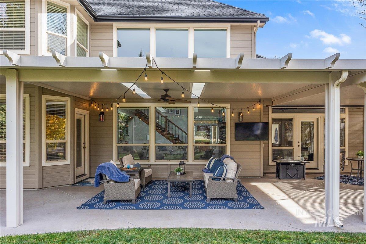 1536 E Daylesford Dr