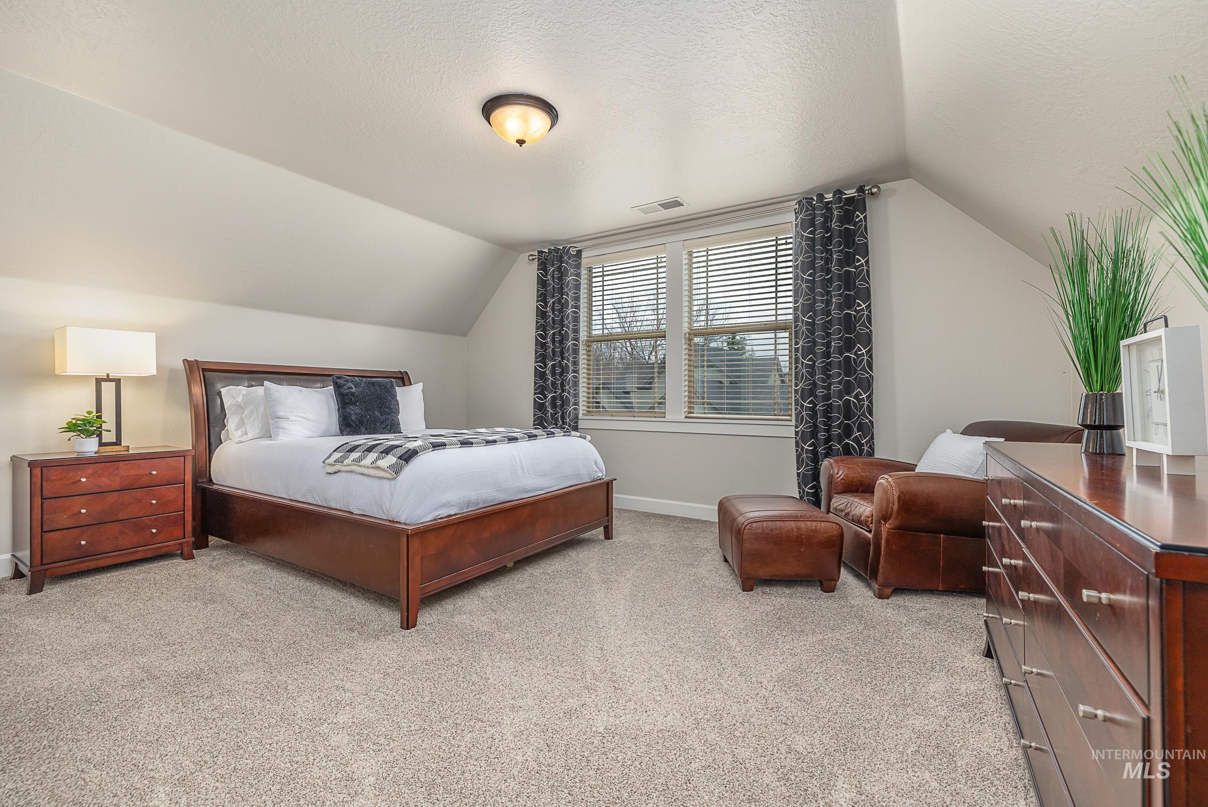 1536 E Daylesford Dr