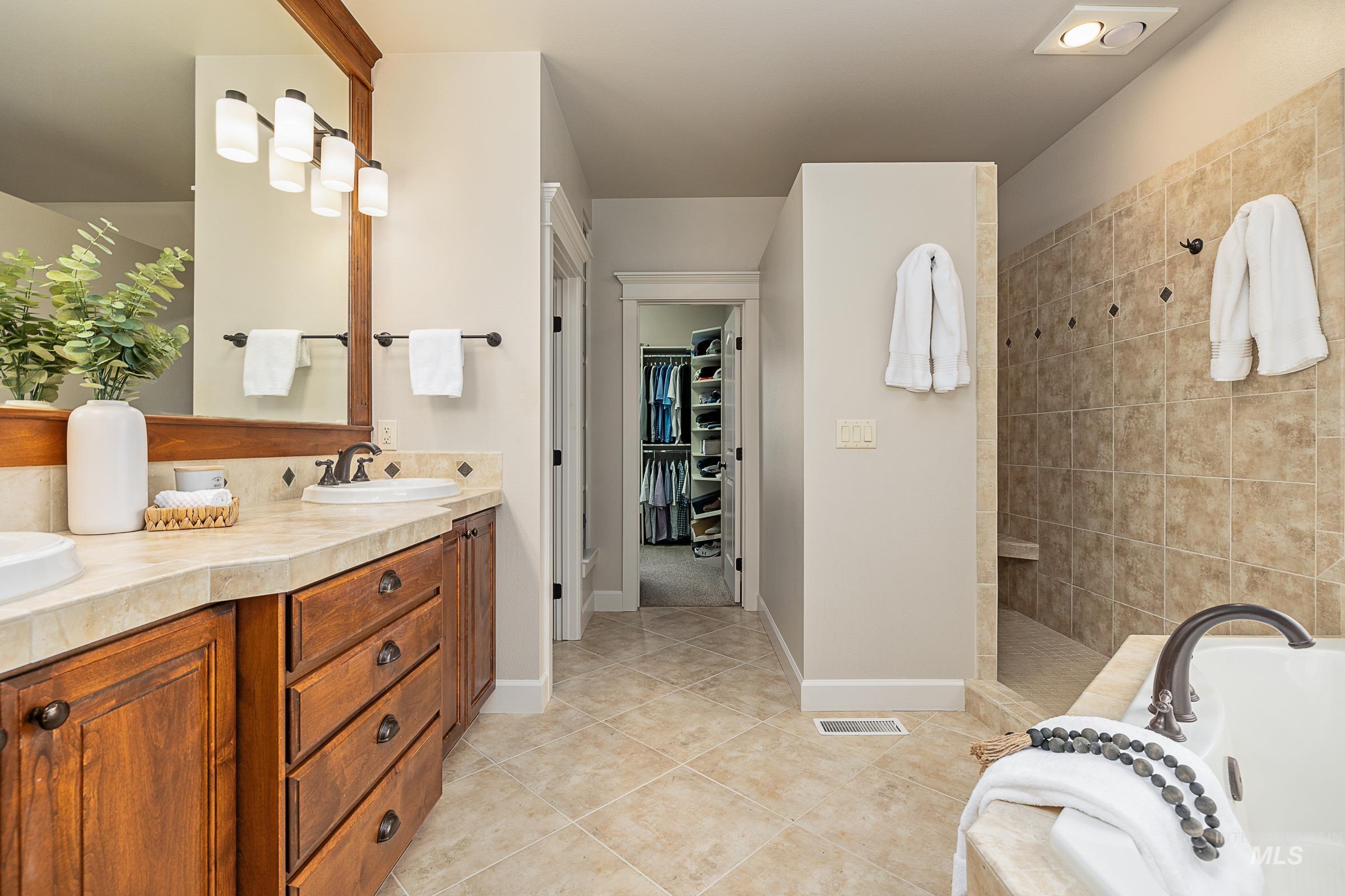 1536 E Daylesford Dr