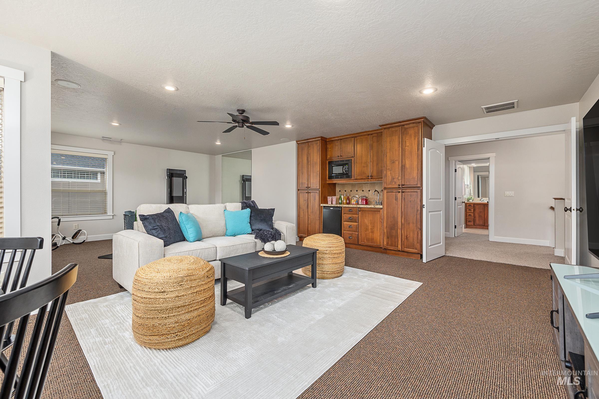 1536 E Daylesford Dr