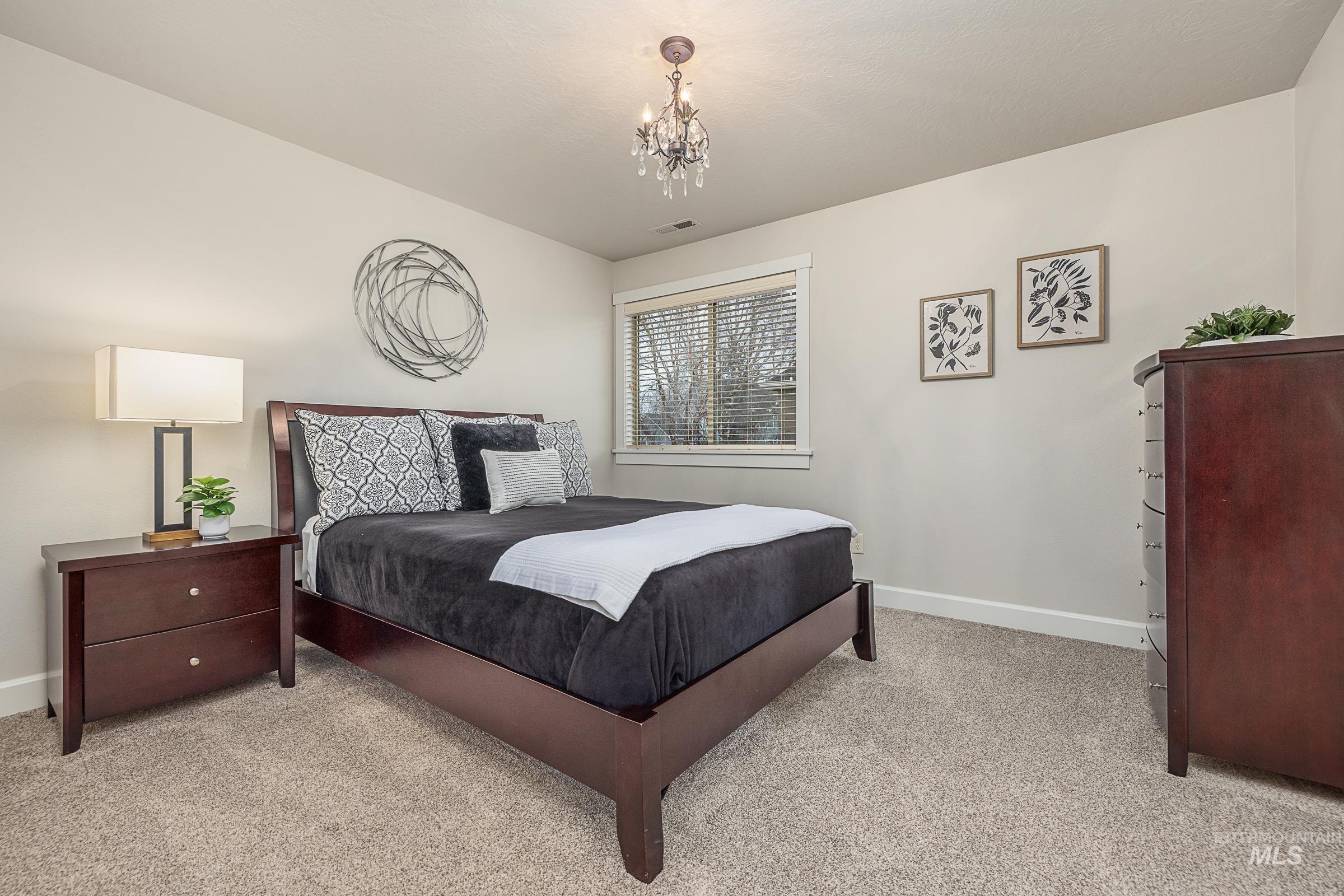 1536 E Daylesford Dr