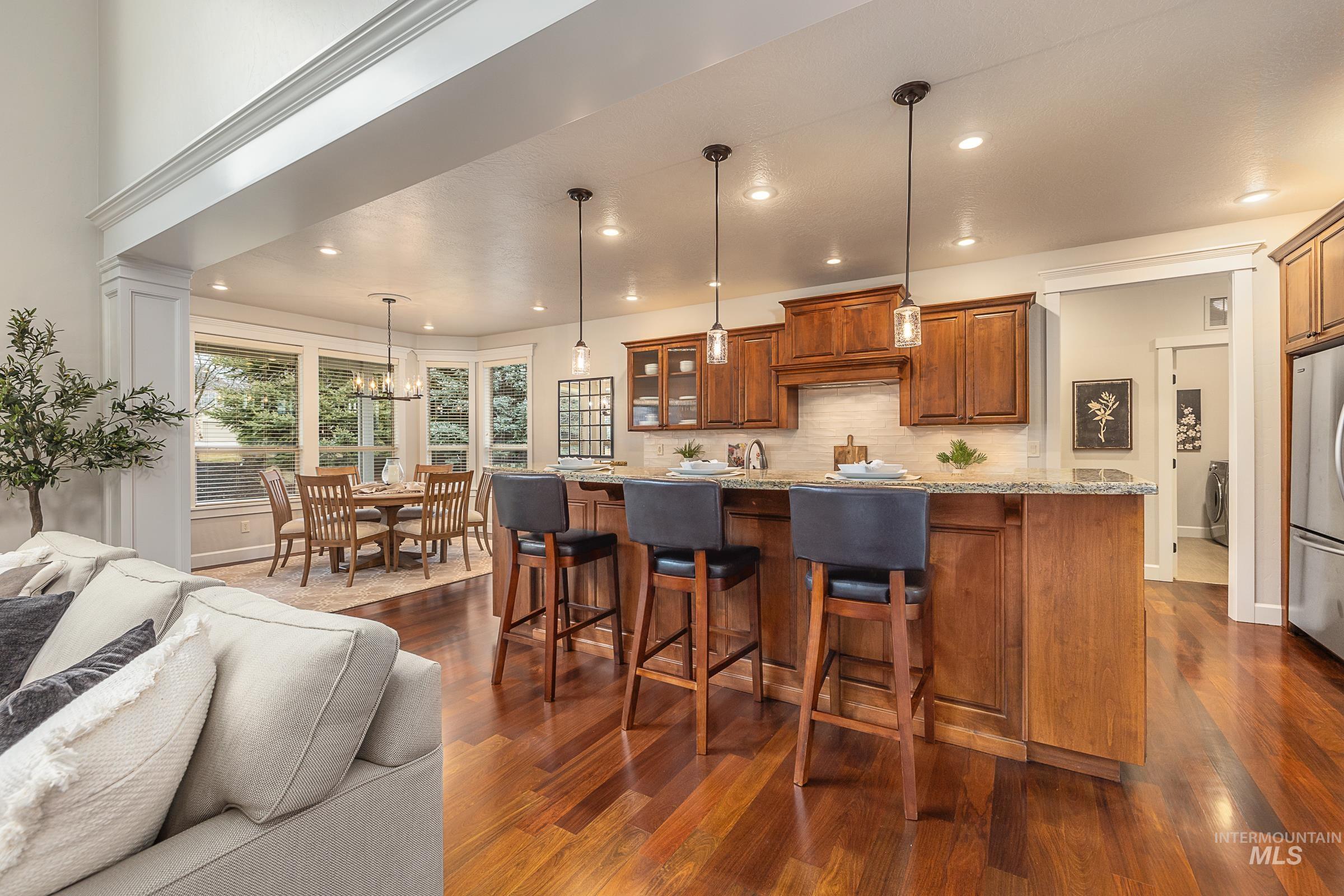 1536 E Daylesford Dr