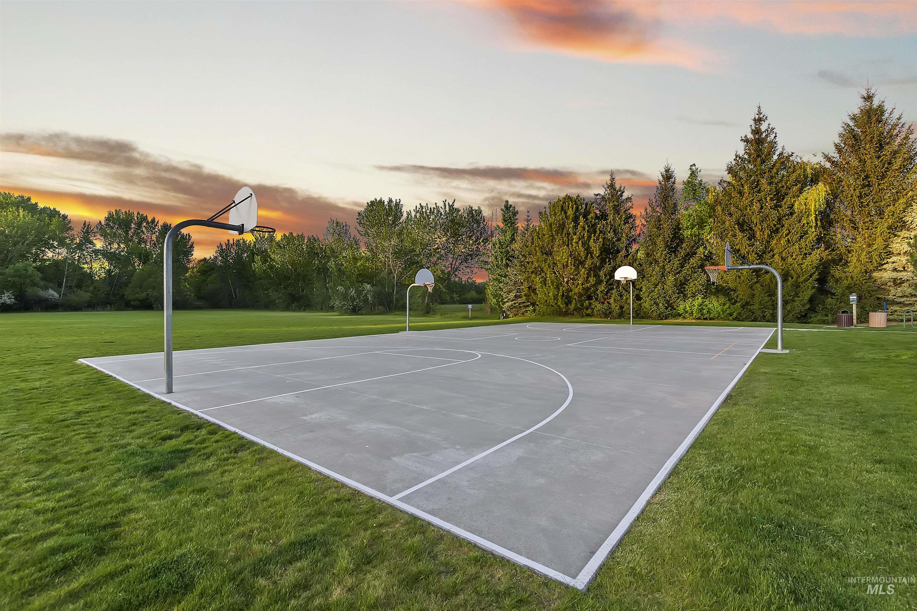 1536 E Daylesford Dr