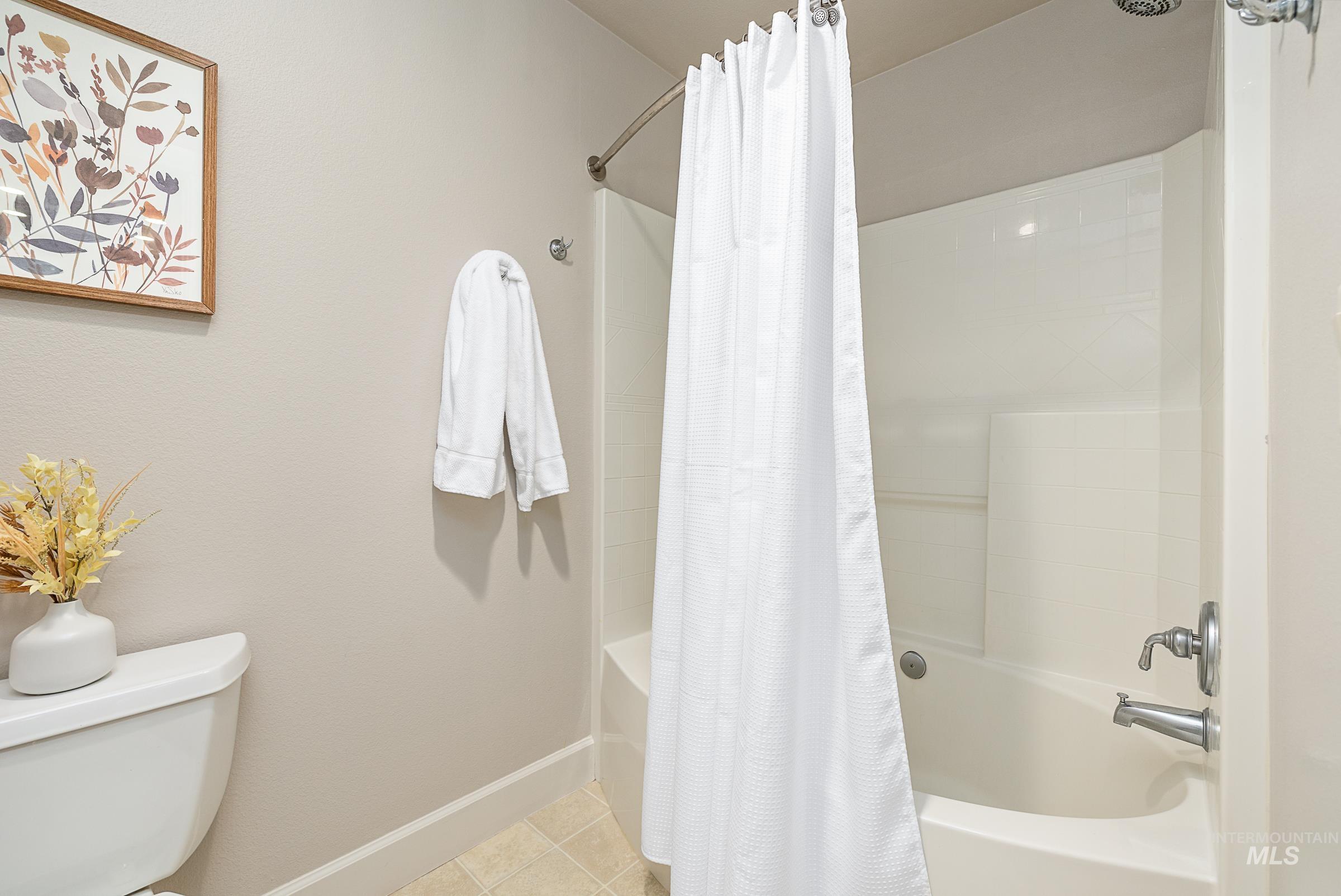 1536 E Daylesford Dr