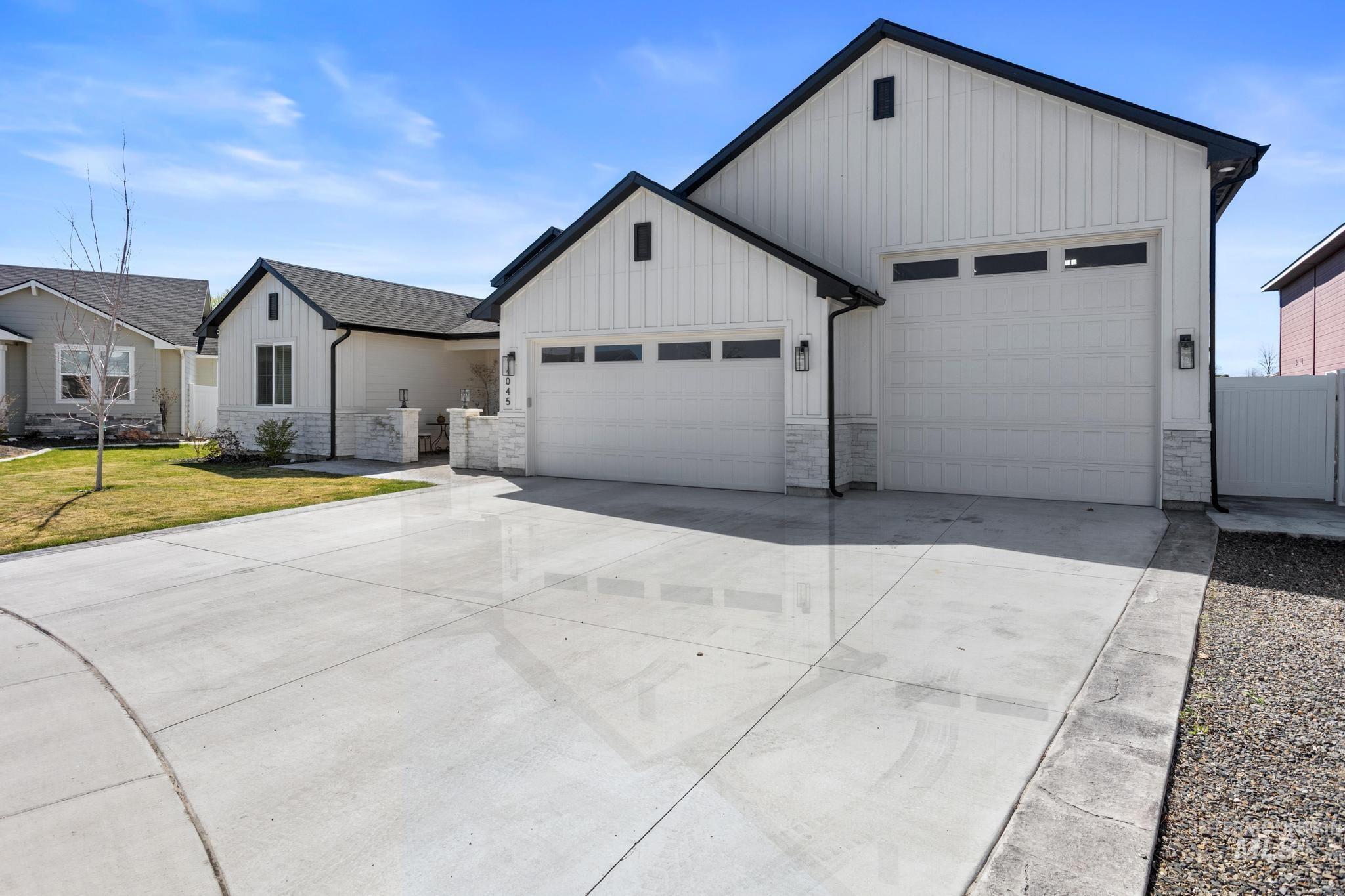 4045 Whistling Heights Way