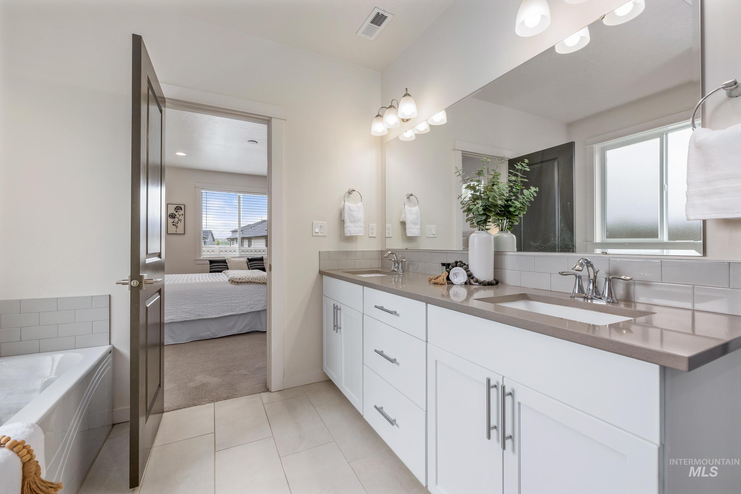 7565 W Itasco Dr