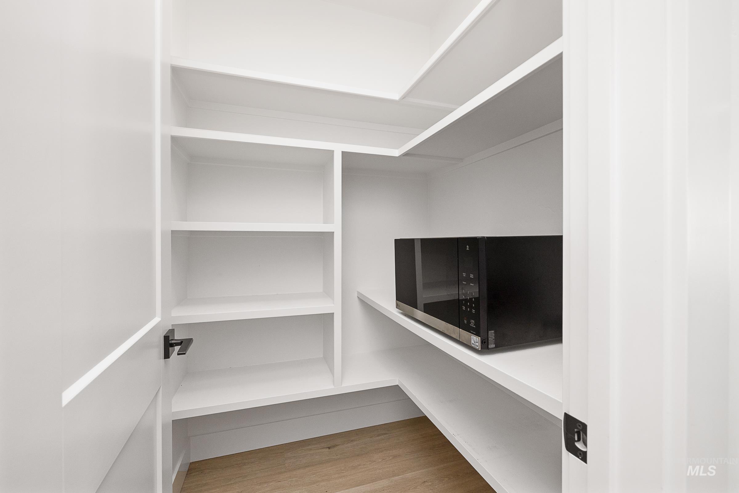 493 N Plainfield Ave