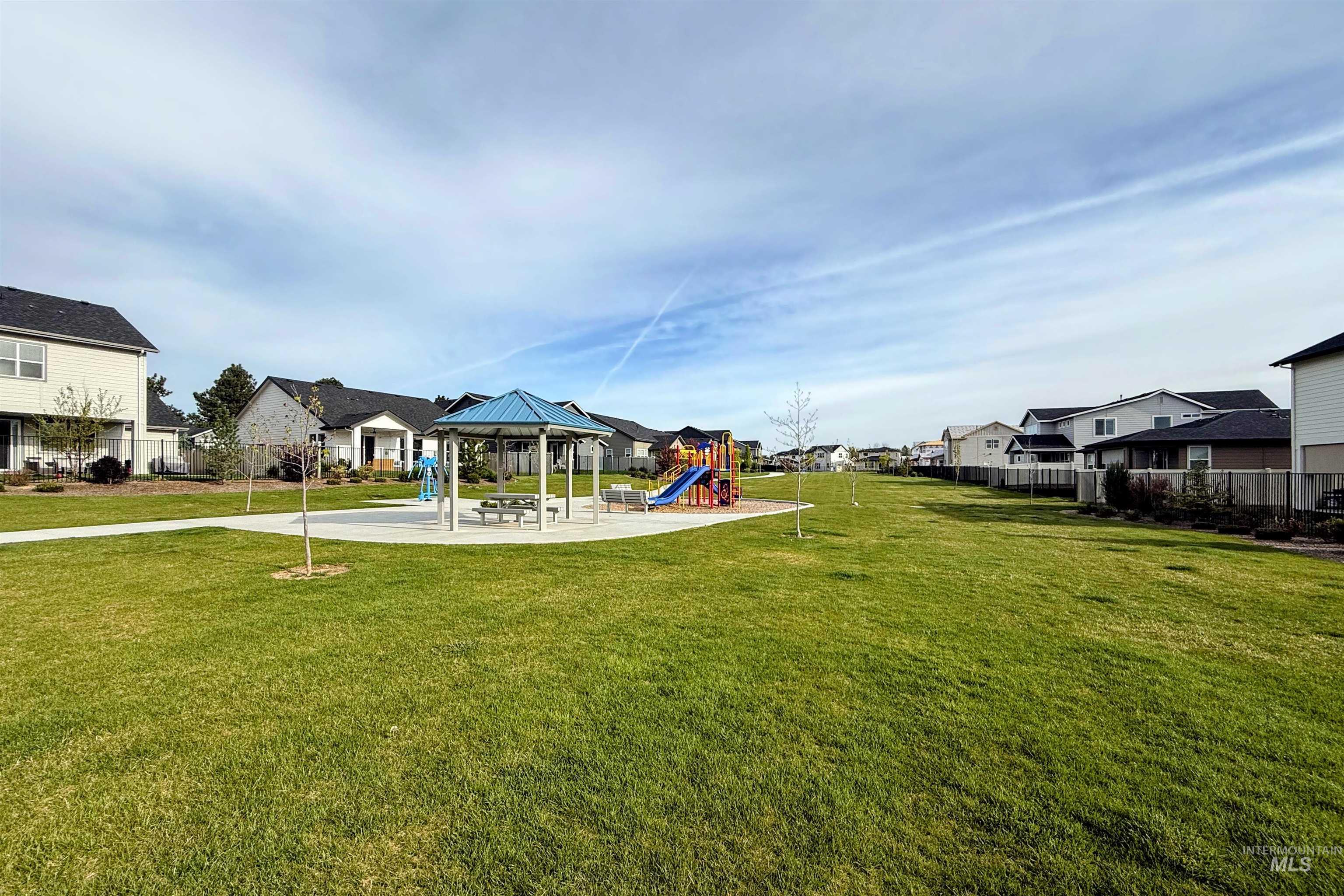 493 N Plainfield Ave