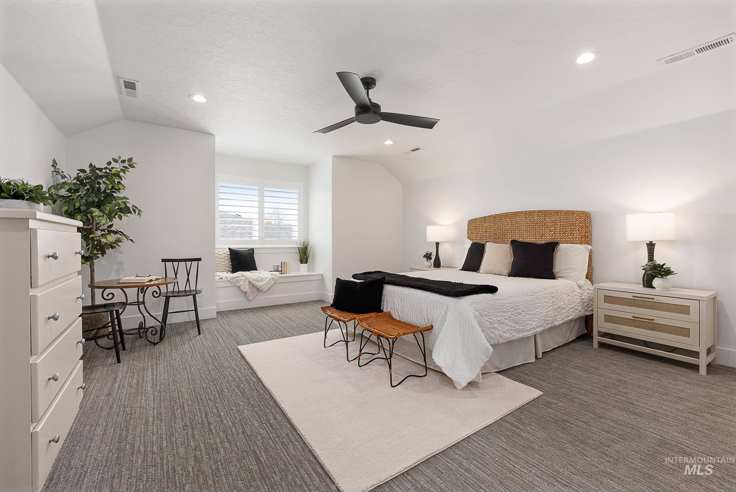 493 N Plainfield Ave