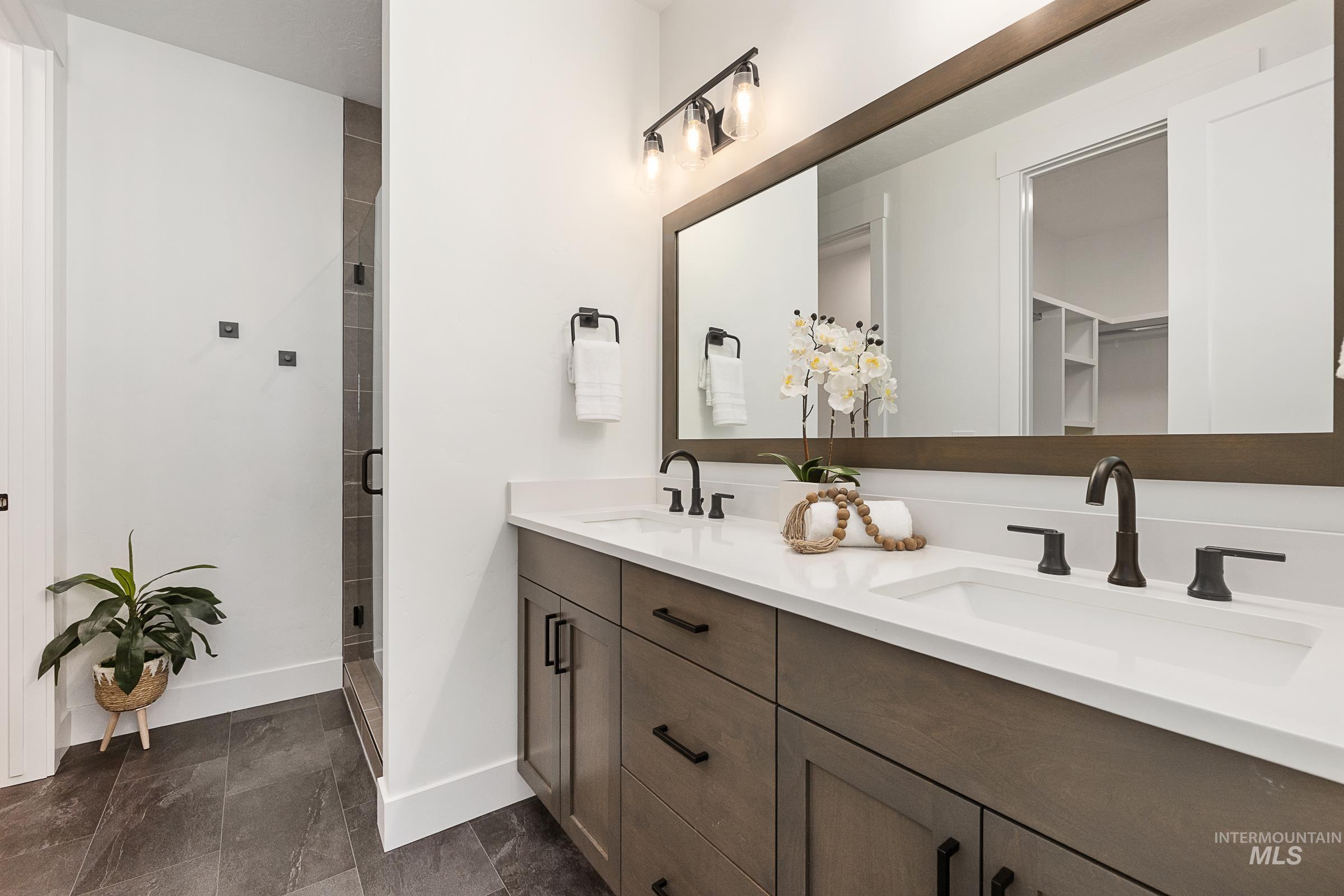 493 N Plainfield Ave