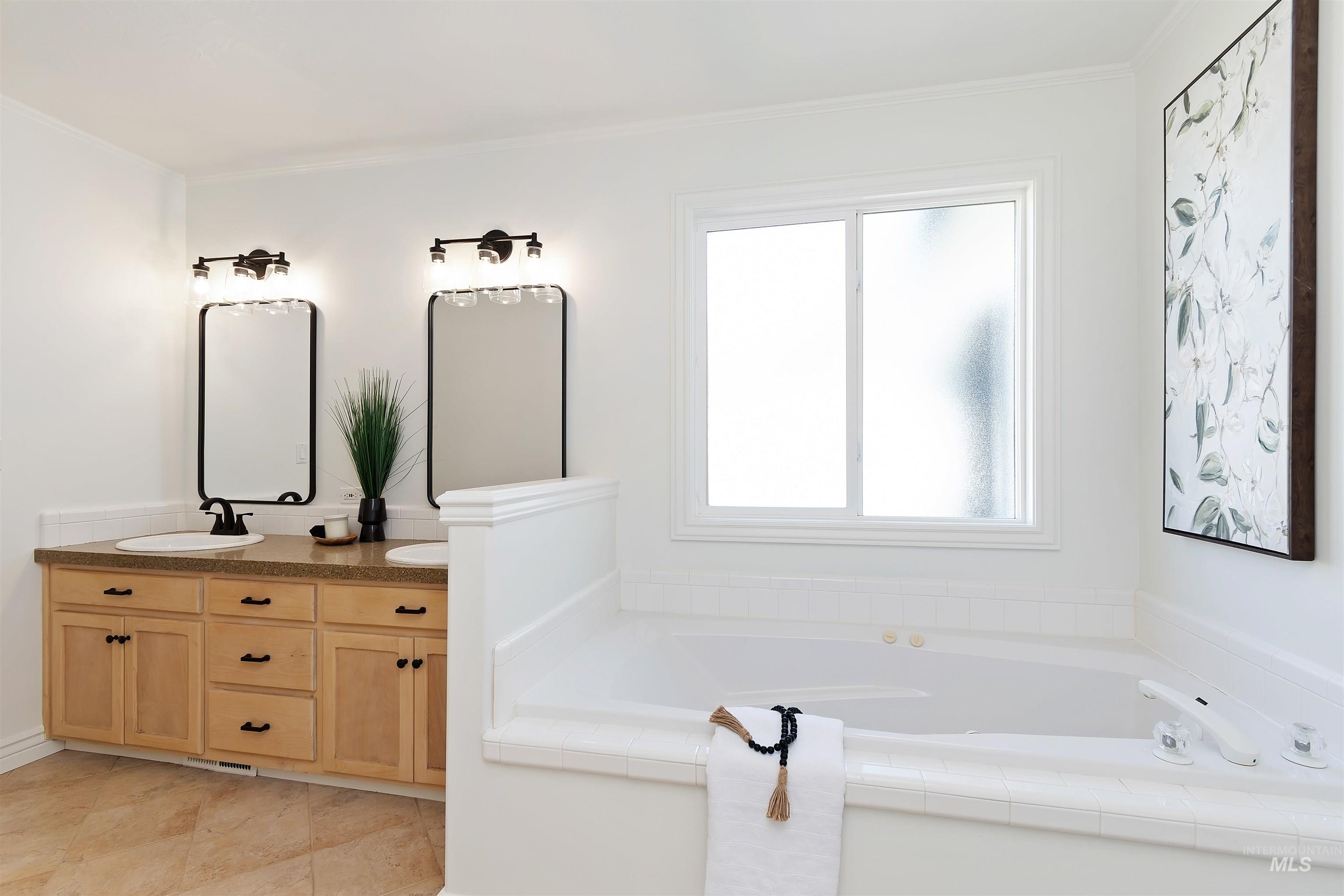 2188 E Skokie Dr