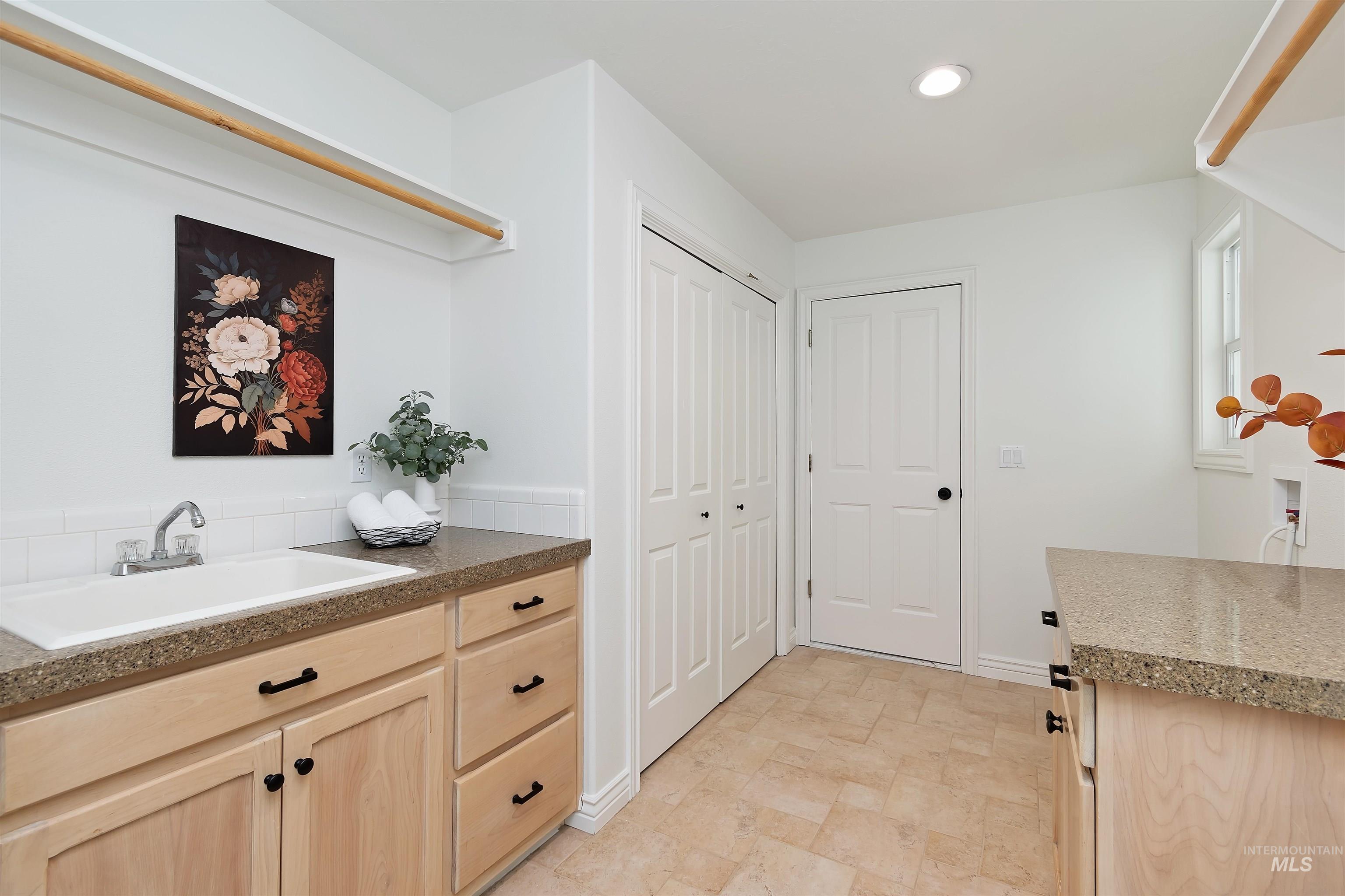 2188 E Skokie Dr
