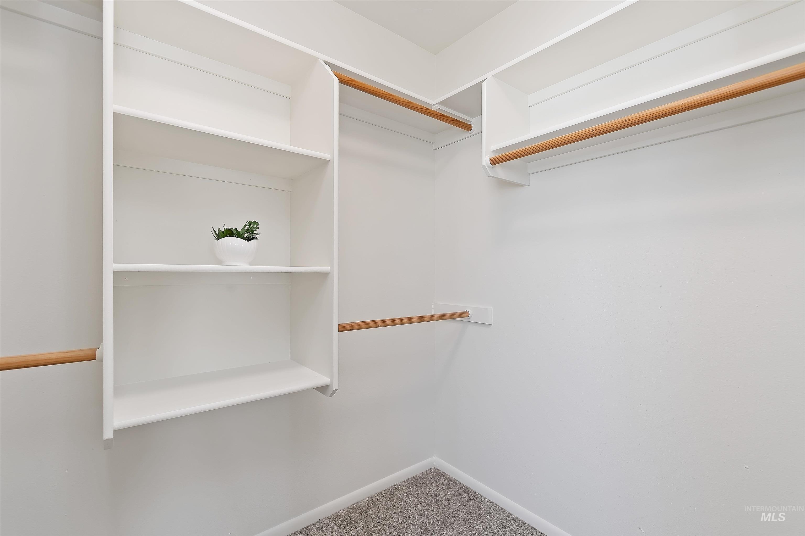2188 E Skokie Dr
