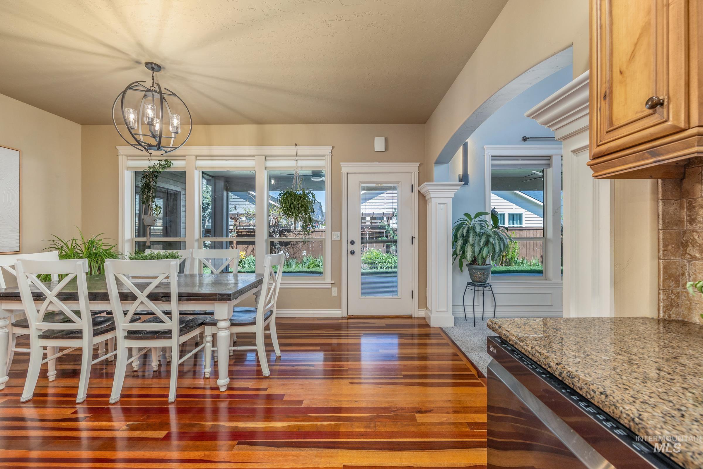 1054 E Pasacana Dr