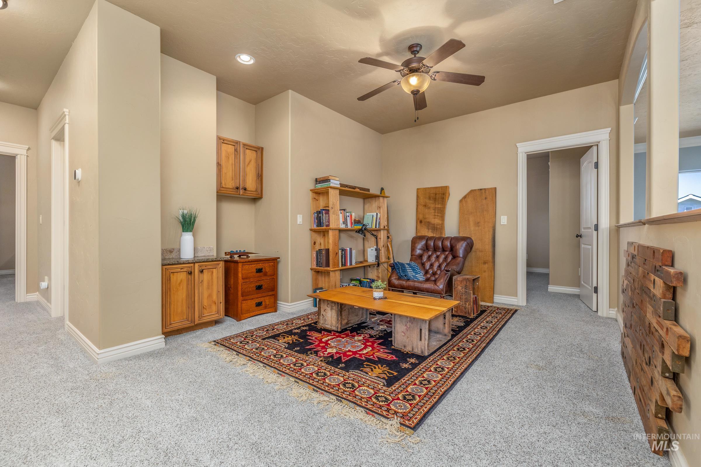 1054 E Pasacana Dr