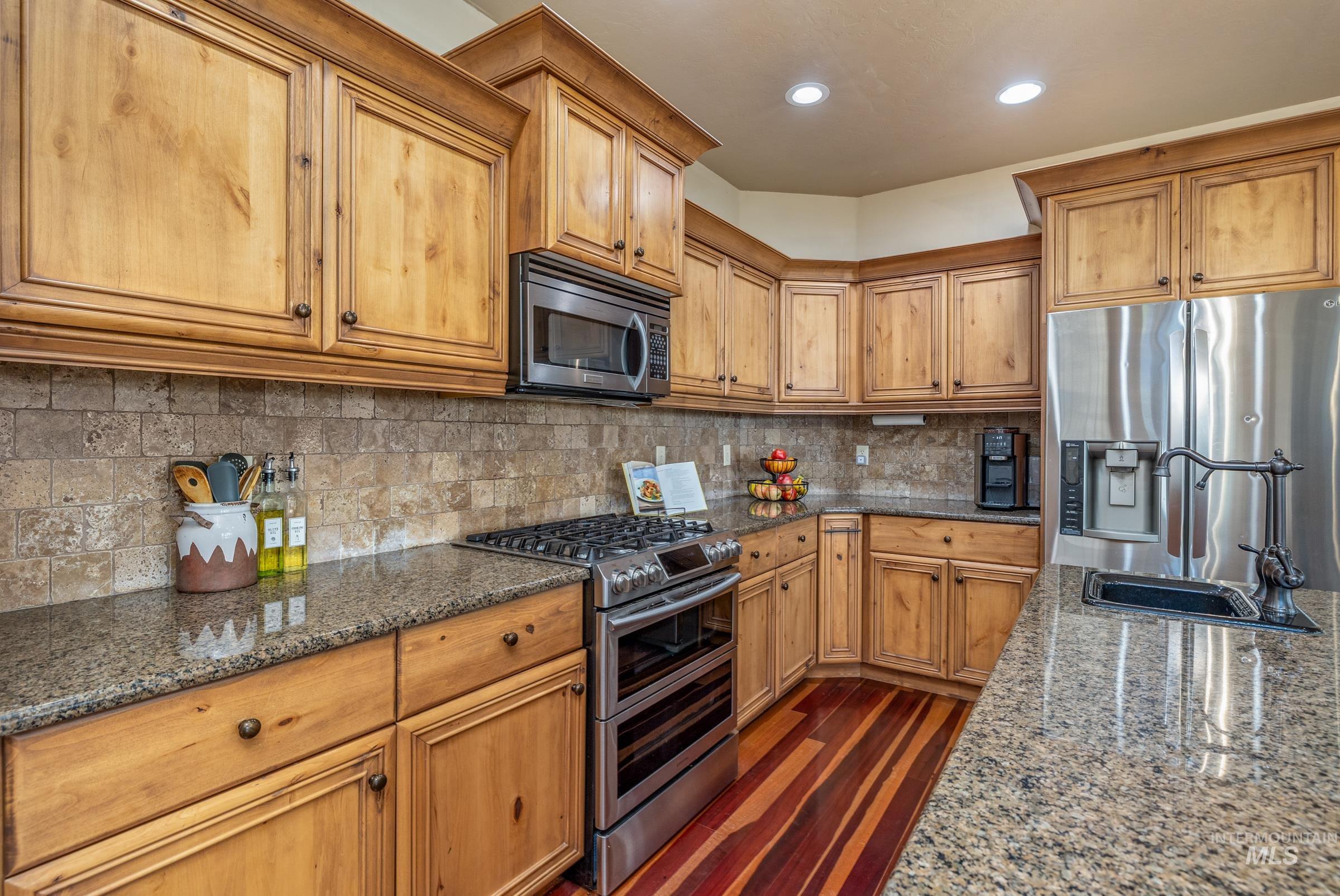 1054 E Pasacana Dr