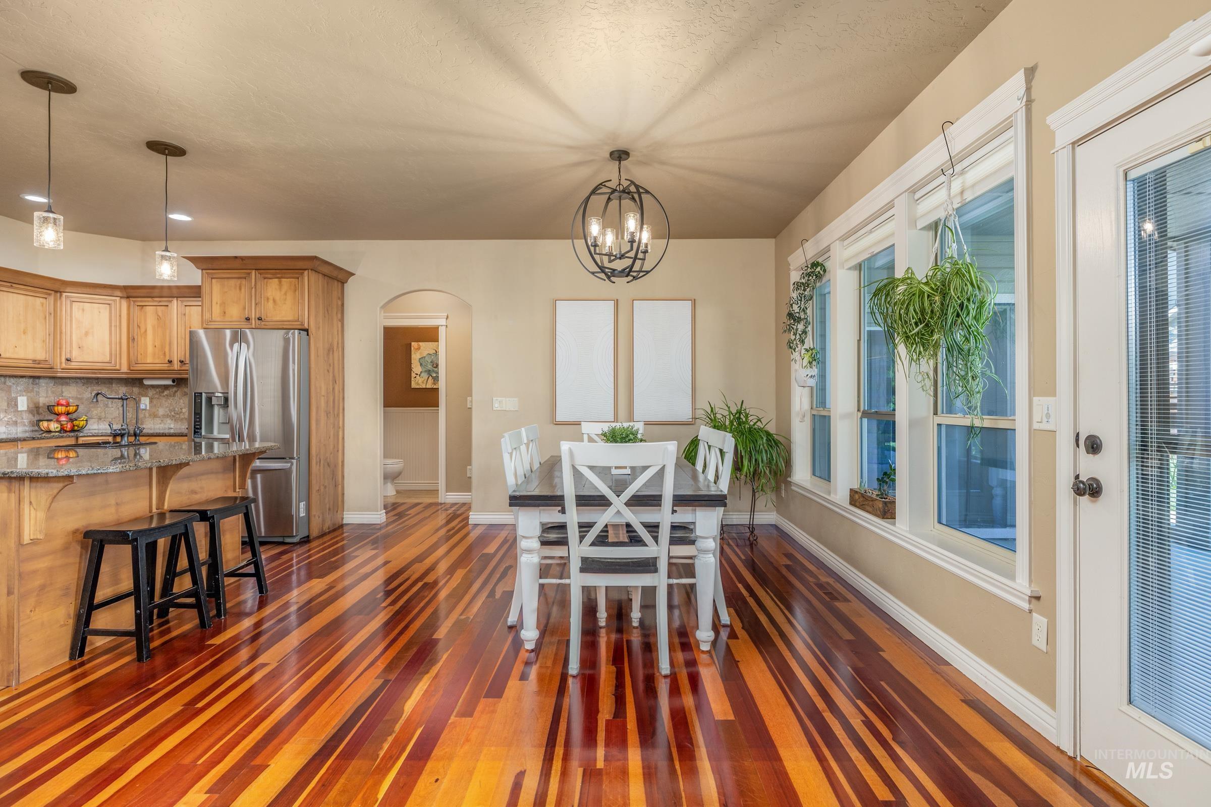 1054 E Pasacana Dr