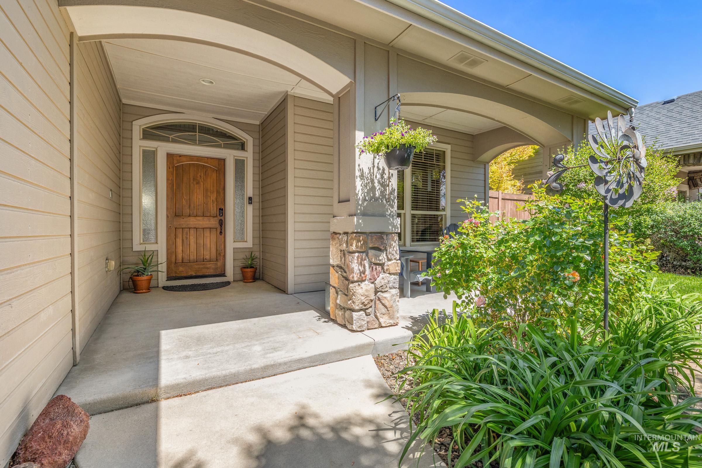 1054 E Pasacana Dr