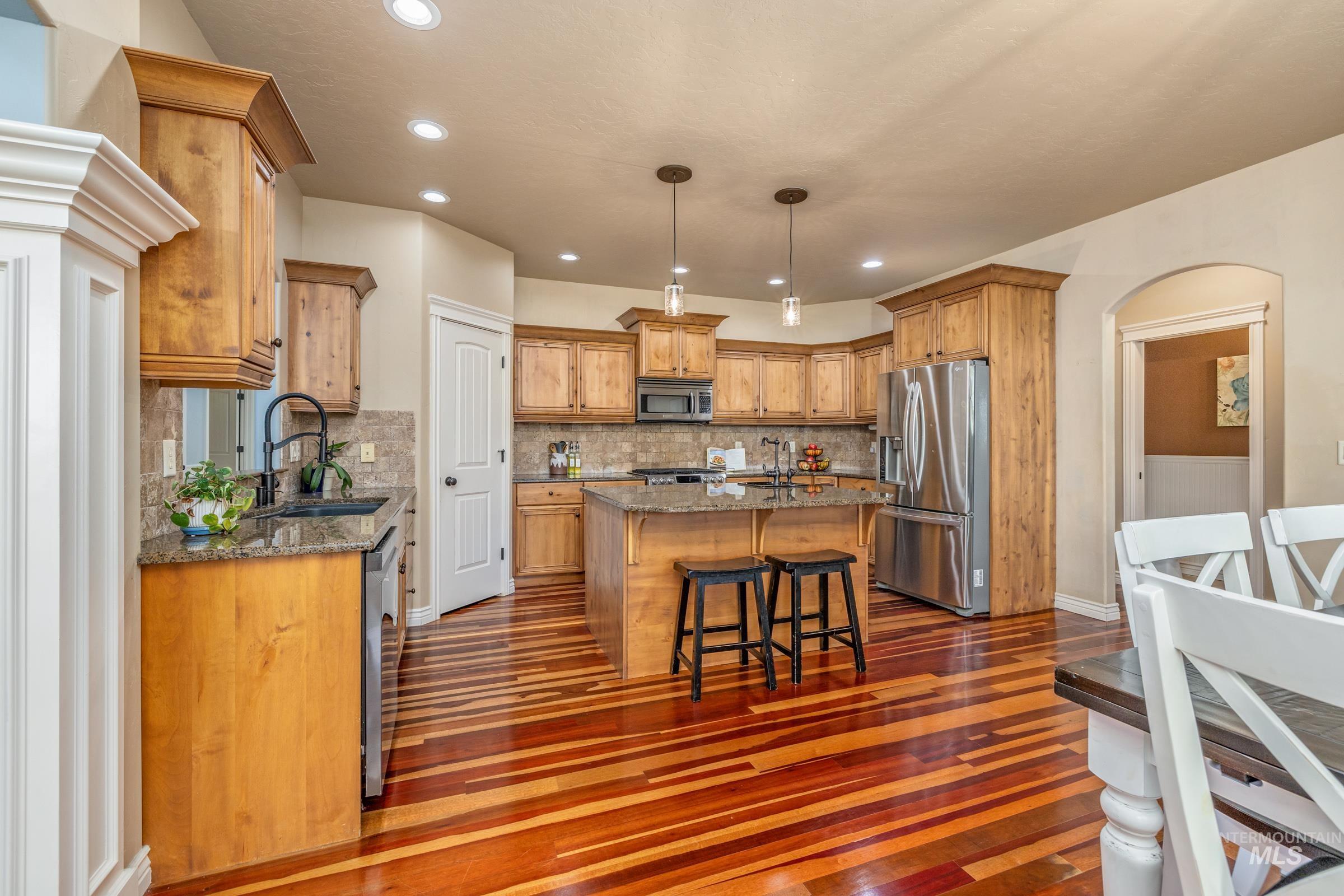 1054 E Pasacana Dr