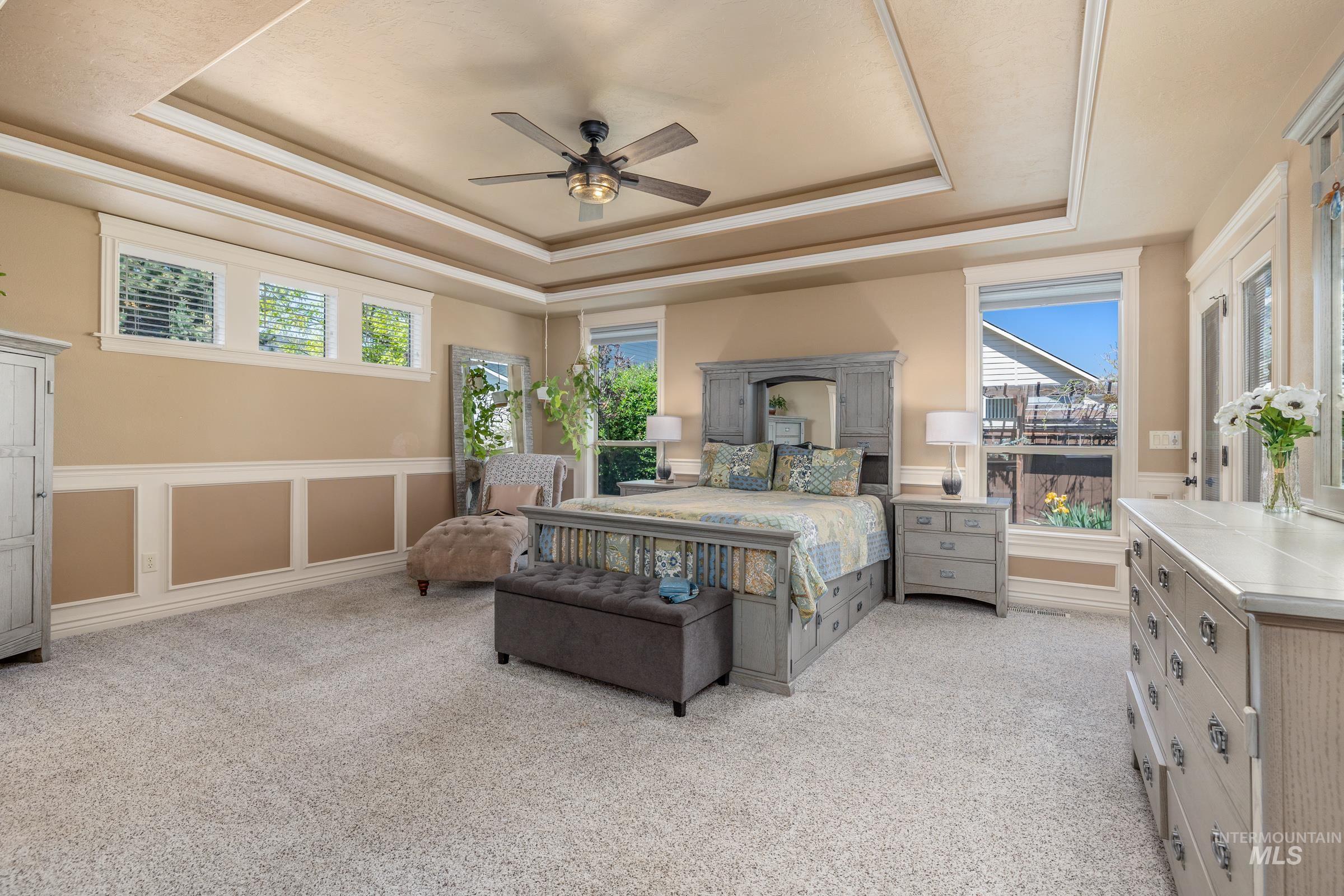 1054 E Pasacana Dr
