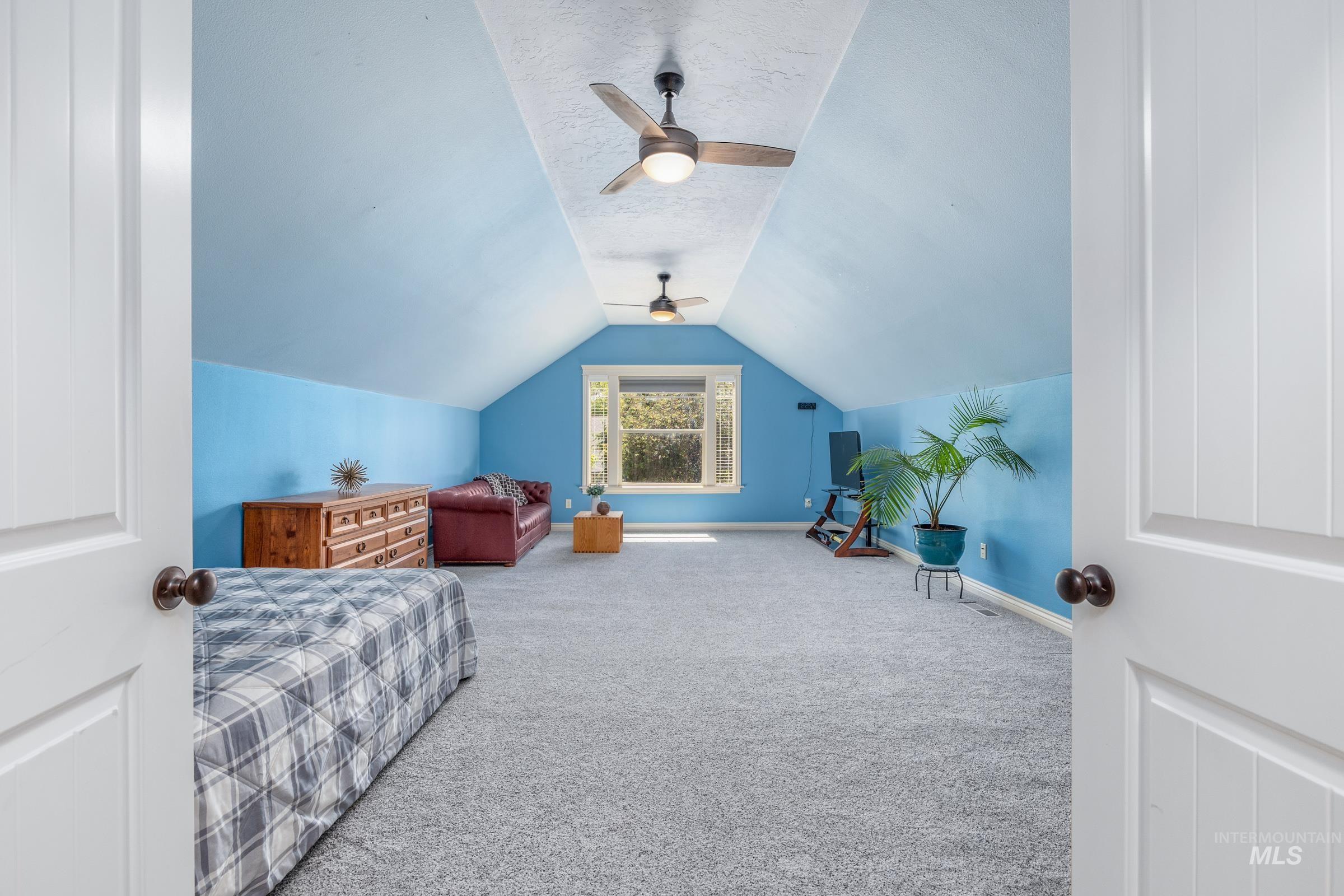 1054 E Pasacana Dr