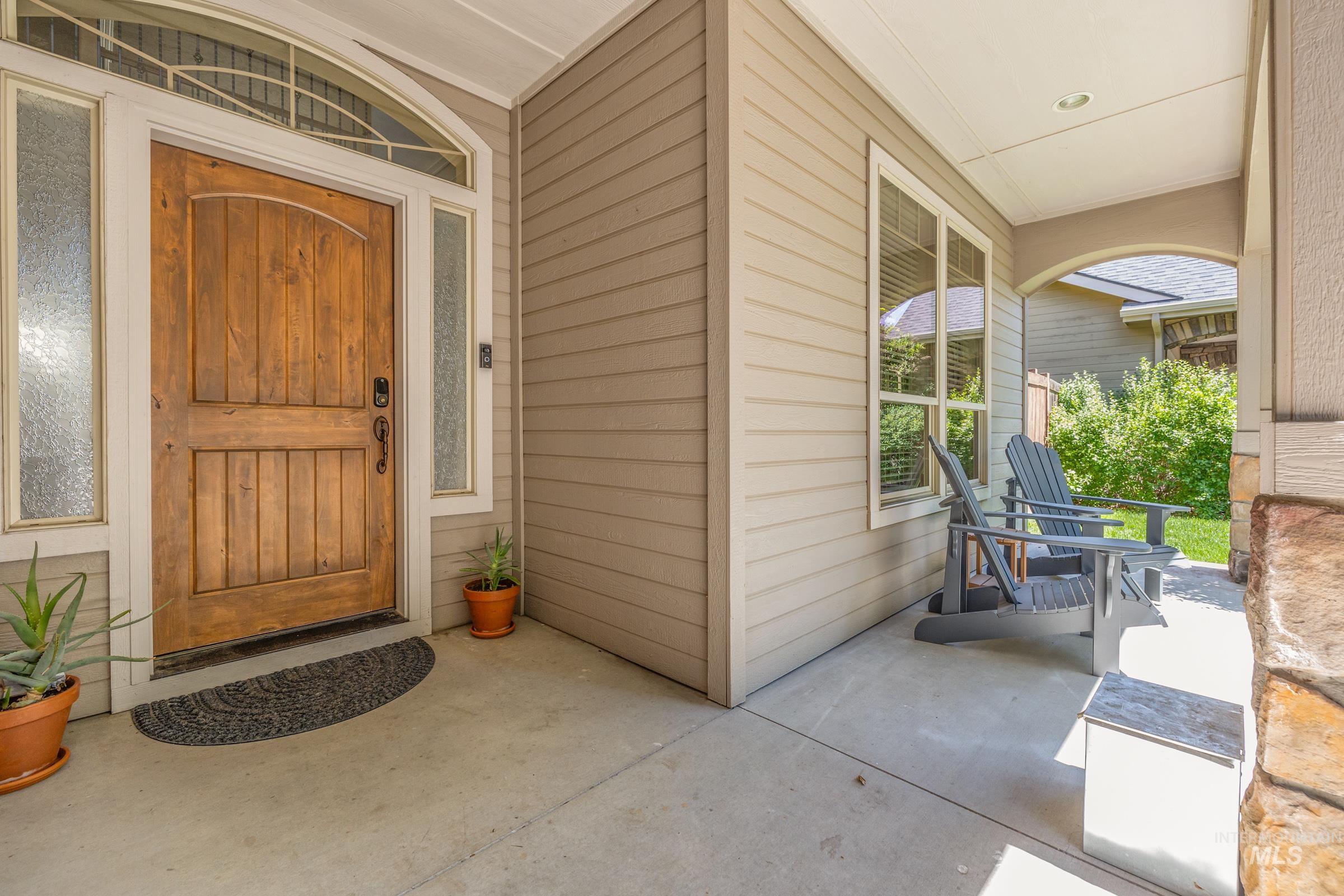 1054 E Pasacana Dr