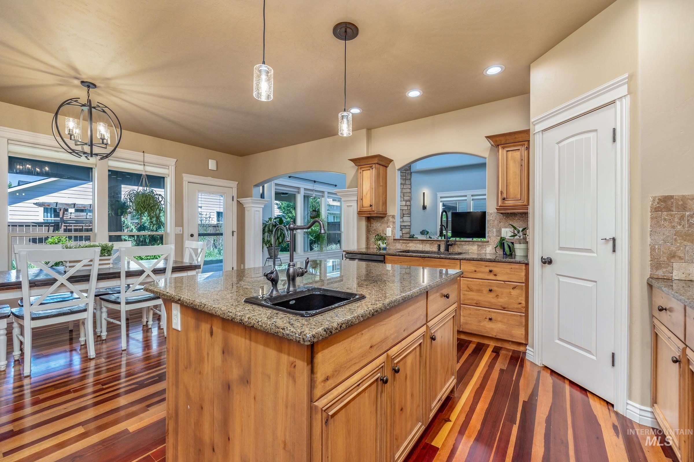 1054 E Pasacana Dr