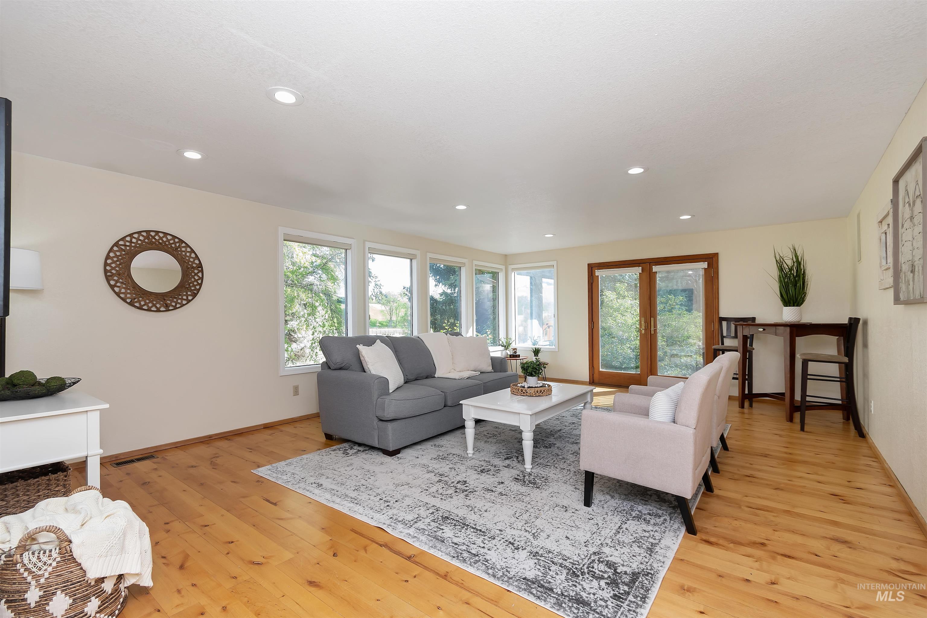 1156 W Stillwell Dr