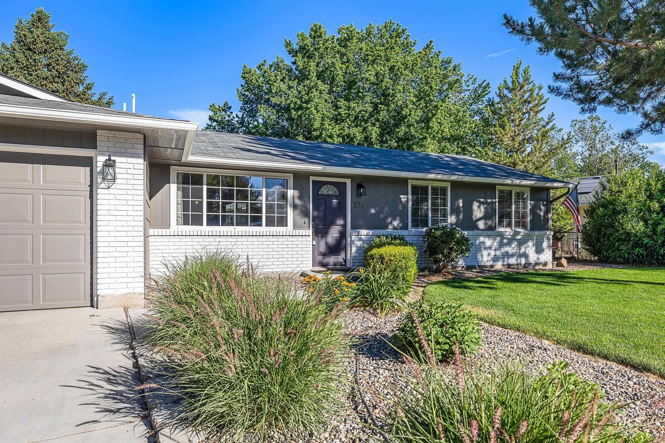 371 S Harlan Pl