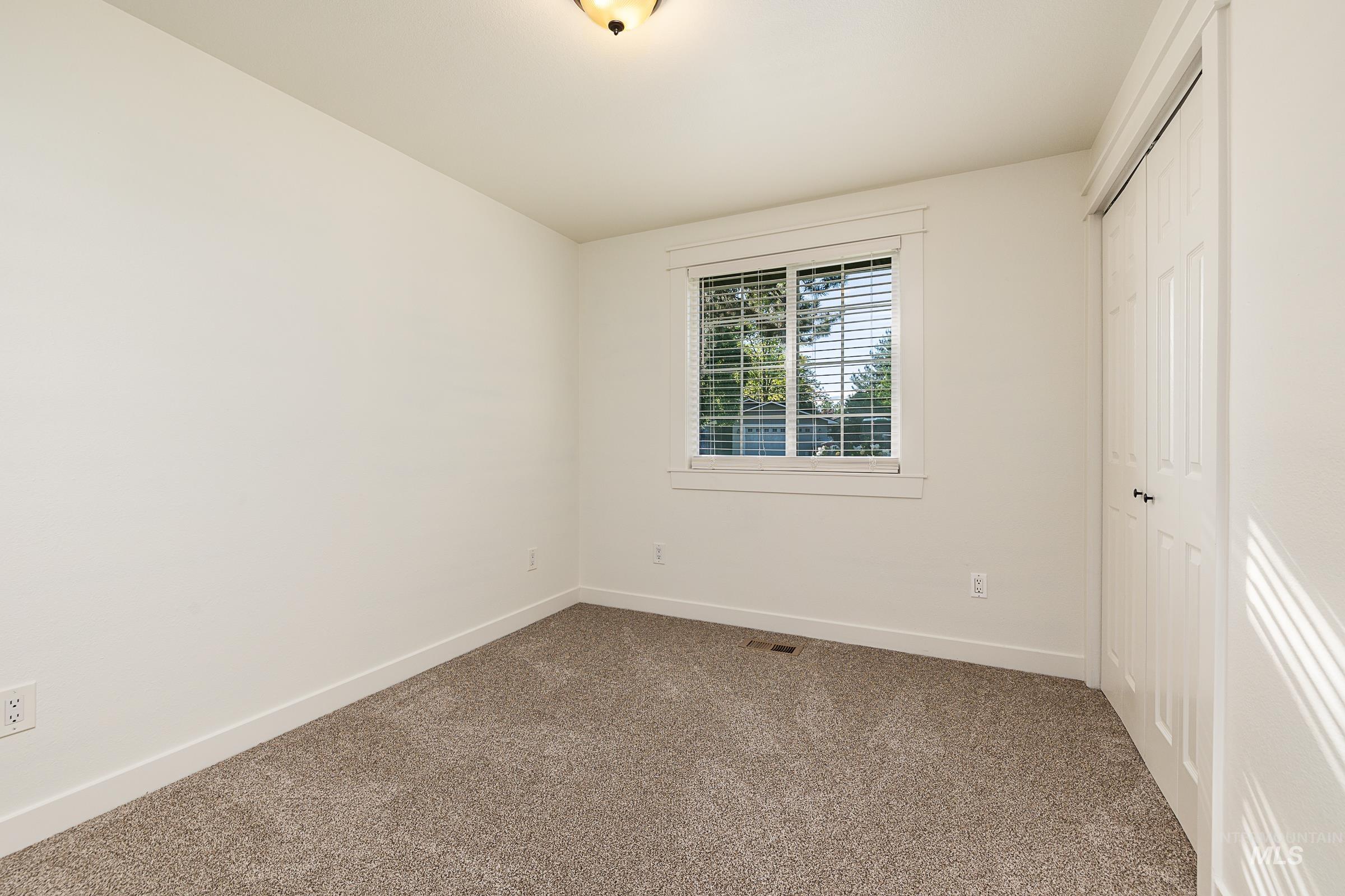 371 S Harlan Pl