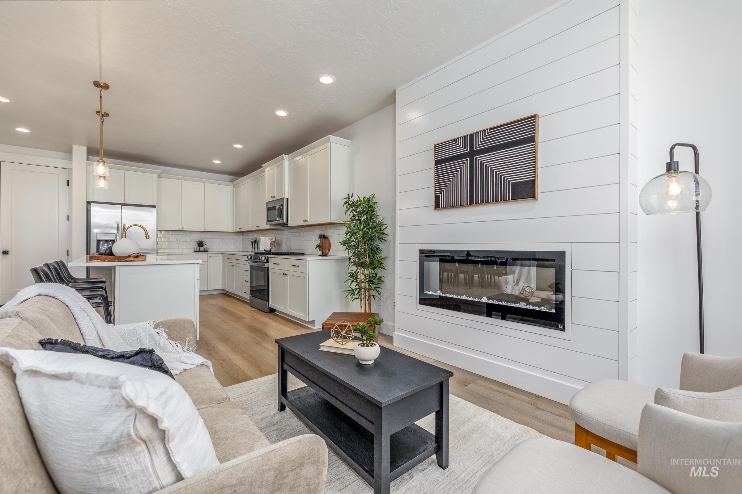 281 S City Lights Ln